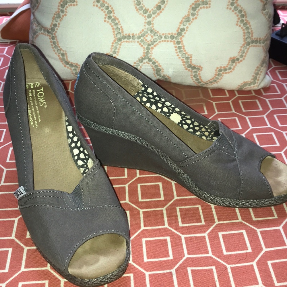 Toms wedges